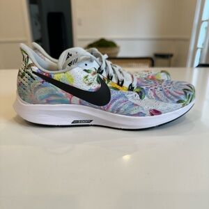 Nike Zoom Pegasus 35 in Floral, Women’s Size 9